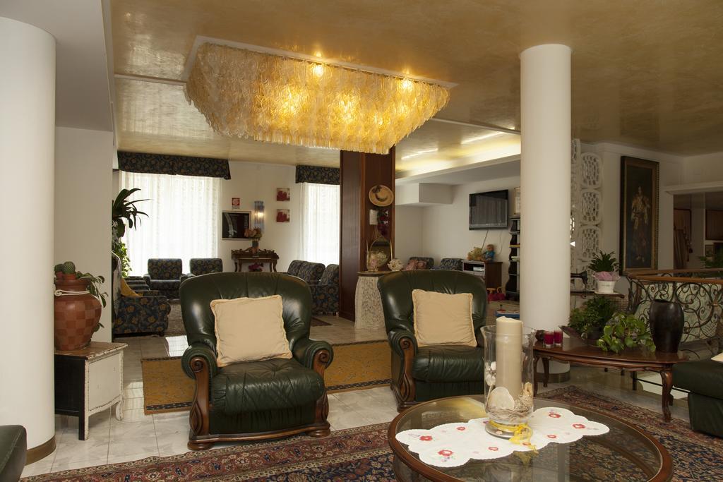 Hotel Elpiro Лидо-ди-Езоло Экстерьер фото